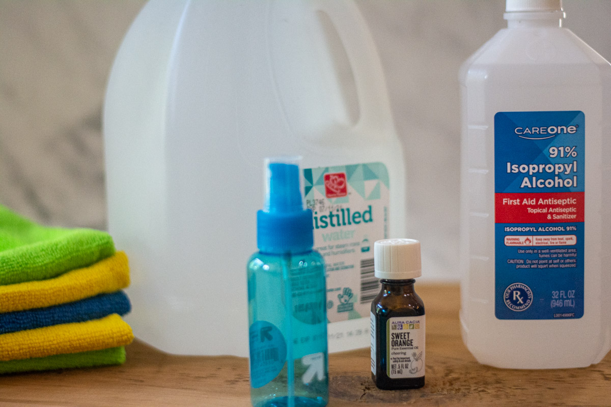 Three ingredients to make your own poo poo spray